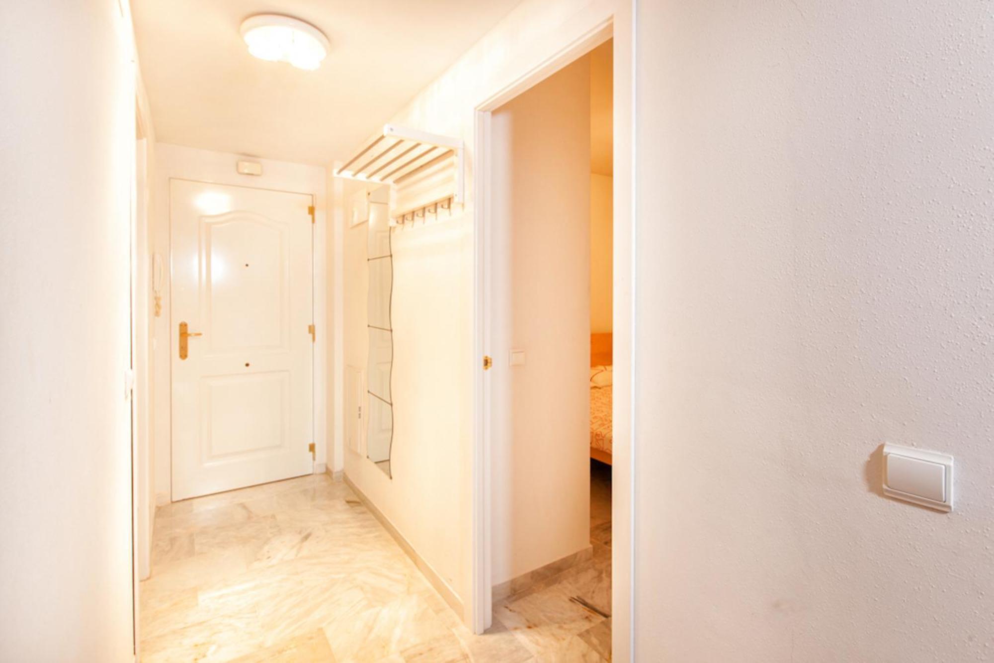 2035-Lovely 1 Bedrooms Sea View Apartment Манилва Екстериор снимка