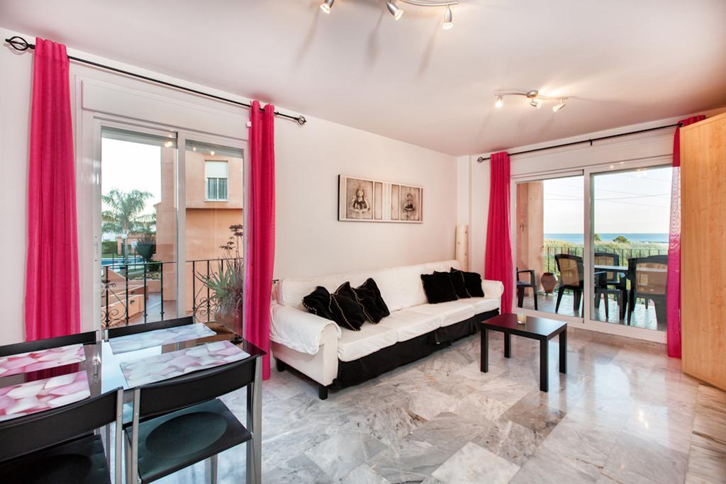 2035-Lovely 1 Bedrooms Sea View Apartment Манилва Екстериор снимка